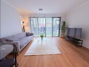 Modern Fully Furnished Richmond Home Minutes to CBD &...