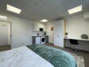 Modern fully furnished studio / ensuite rooms