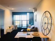 Modern Furnished 1 Bed + 1 Study Apartment in Swanston...