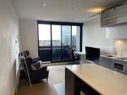 Modern Furnished Apartment near RMIT & Melbourne Uni –...