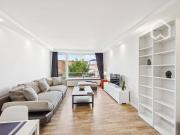 Modern furnished apartment with balcony near the Alster...