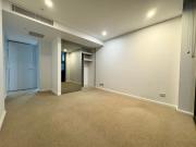 Modern Ground Floor 2 Bedroom Apartment with Street...