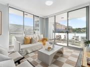 Modern Ground Floor Apartment In Walk To Everything Locale