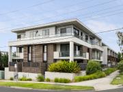 Modern Ground Floor Apartment with Wrap Around Courtyard