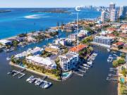 Modern Ground Floor Waterfront Unit Canal Views + Bridge...