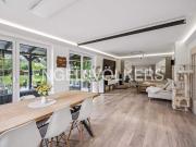 Modern, hell und energieeffizient Familientraum mit Pool