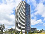 Modern, High Floor Waterfront Apartment with Panoramic Views