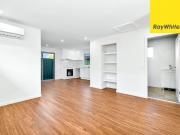 MODERN HOME WALK TO TRAIN STATION AND SHOPS