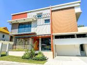 Modern House and Lot with Swimming Pool For Sale in BF...