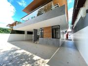 Modern House with Pool for Sale in White Plains, Quezon...