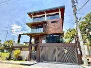 Modern Industrial House and Lot for Sale in Woodridge...