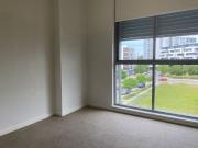 Modern light filled 2 bedroom unit on 7th floor