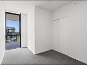 Modern Living in Prestigious Hope Island