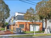 Modern Living Meets Reservoir Charm