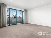 Modern Living Opposite Albert Park – Light Filled 2...
