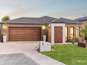 Modern Living with a Pool for Summer! Modern Living with a Pool for Summer!