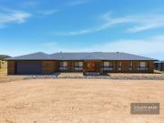 MODERN LIVING WITH STUNNING WINTON WETLANDS OUTLOOK