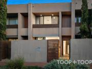 Modern, Low Maintenance Living in a Vibrant City Fringe...