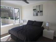 MODERN LOW MAINTENANCE TOWNHOUSE IN PRIME LOCATION!