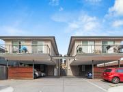 Modern & Low Maintenance Townhouse – Perfectly Positioned!