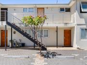 MODERN, LOW MAINTENANCE UNIT IN SECURE COMPLEX