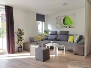 Modern möblierte 2,5 Zimmer Wohnung mit Balkon in... Modern möblierte 2,5 Zimmer Wohnung mit Balkon in...