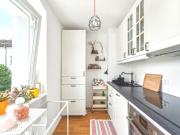 Modern möbliertes Studio mit Balkon und Zugang zum...