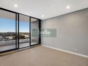 Modern North Facing Apartment on 7th Floor. Lift Access