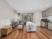 Modern One Bedroom Apartment in a Prime Inner City Pocket! Modern One Bedroom Apartment in a Prime Inner City Pocket!