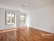 Modern One Bedroom Apartment in Prime St Kilda Road Location