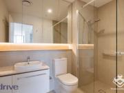 Modern One Bedroom Apartment with City & Gabba Views