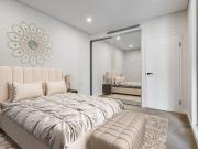 Modern One Bedroom Apartment with Separate Study