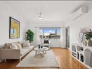 Modern One Bedroom Apartment With Winter Garden