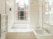 Modern one bedroom flat with balcony in prime location