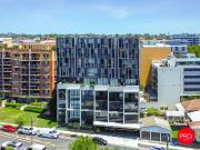 Modern One Bedroom with Large Study