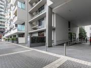 Modern Parkside Apartment in Zetland's Prime Location