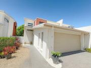 Under Offer Modern pet friendly 3 bedroom townhouse...