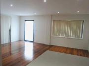 Modern Private Granny Flat in Edensor Park – Water...