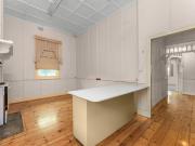 Modern Seaside Living in Brighton!