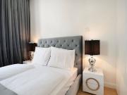 Modern short term city apartment with 1 bedroom in...