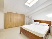 Modern & spacious 3 bed penthouse Ealing Broadway