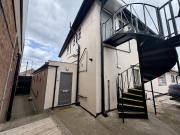 Modern & Spacious 3 Bedroom Flat in Convenient Location...