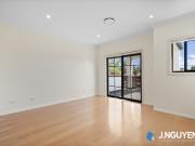 Modern & Spacious 4 B/R Prime Position on a Large 338m2