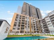 Modern Spacious Apartment, walking distance to the station