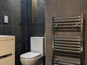 Modern spacious flat, 1 min walk to tube