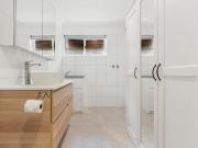 Spacious Unit in Brighton with Pool Access Water &...