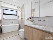 MODERN, SPACIOUS & PERFECTLY LOCATED!