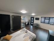 Modern,spacious studio flat