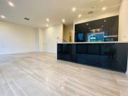 Modern Split Level Townhouse Style 3 bedrooms apartment