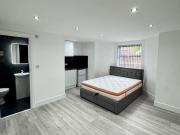 Modern studio in L9, bills included